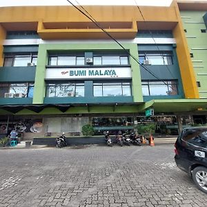 Urbanview Hotel Bumi Malaya